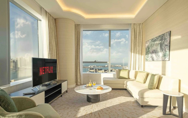 LUX Iconic Views at Palm Tower Suite 2