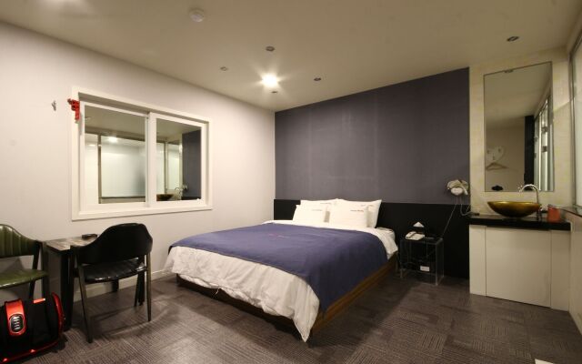 The M Hotel