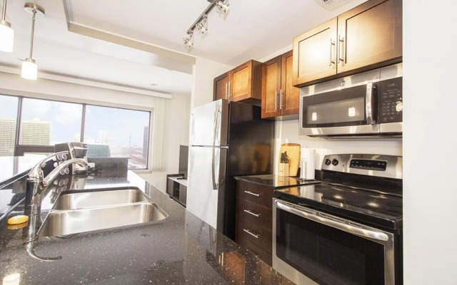 Luxurious 1bdrm Apartment With Parking and Wi-fi