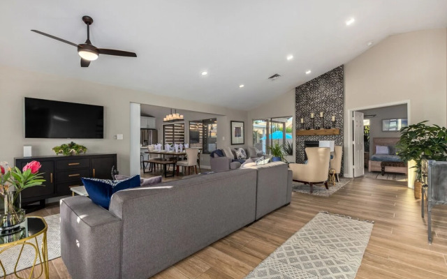 110th Scottsdale 3 Bedroom Home by RedAwning