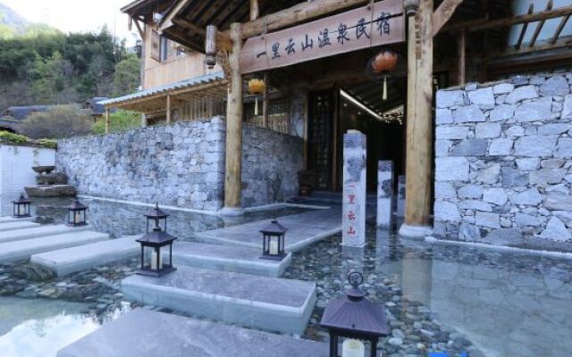 Yili Yunshan Hot Spring Guesthouse