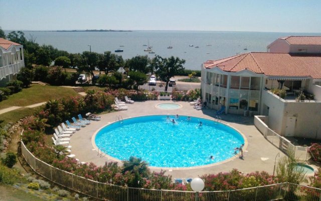 Appartement d'une chambre a Fouras a 50 m de la plage avec vue sur la mer piscine partagee et jardin amenage