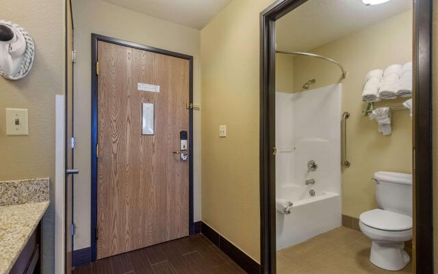 Comfort Inn and Suites Pittsburg