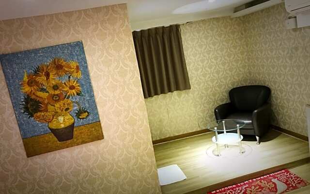 Art House Double Room-Sunflower