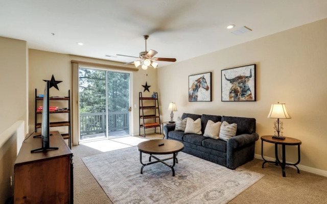 Tasteful Flagstaff Townhome w/ 2 Furnished Decks