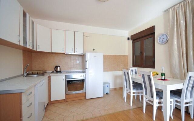 Apartments Maini