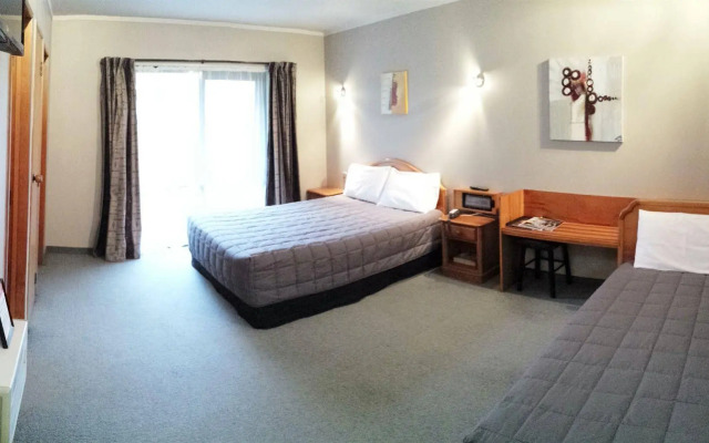 The Aquarius Motor Inn