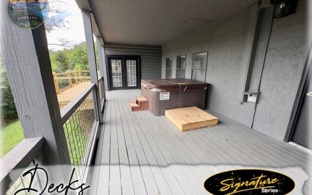 Tennessee Treasure 11 Beds Pool Theater