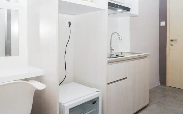 Clean and Tidy Studio Room at Tree Park Apartment