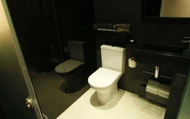 Noble Park Hotel