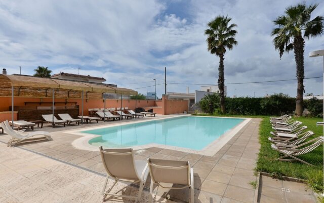 Comfy Apartment in Gagliano Del Capo with Swimming Pool