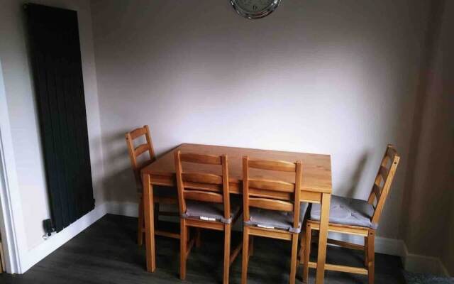 Ideal Selly Oak Home - Family or Business