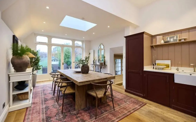 The Rosebery Retreat - Inviting 4bdr With Garden