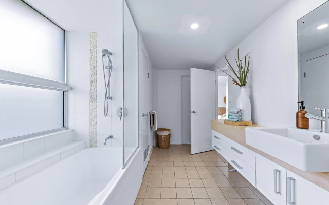 Three B Airlie 2 bedroom unit Seaviews & Pool