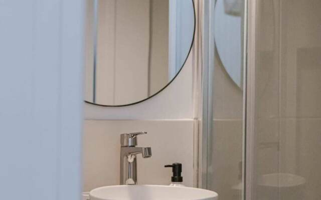Cozy, Well-equipped Studio in Montmartre for 2!