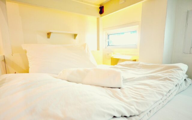 HQ hostel Silom
