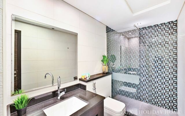 LUX Cayan Superior Suite 5 Dubai Marina
