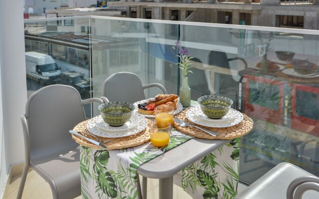 Phaedrus Living: Seaside Luxury Flat Lighthouse 67