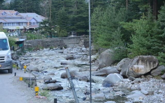Hotel Neelgiri - Manali Diaries