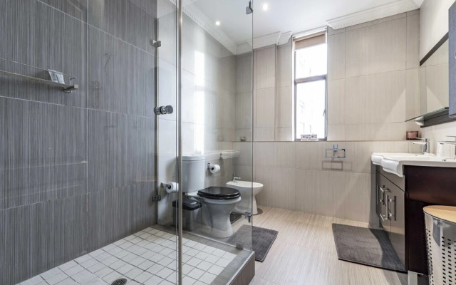 504 Knightsbridge Mansions