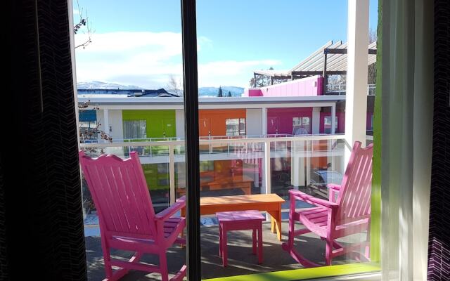 Abbott Villa on the lake (closed - visit new business Hotel Zed)