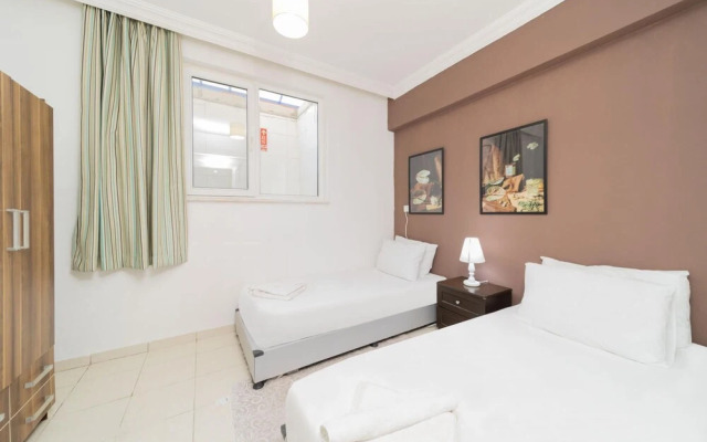 Spacious Flat With Backyard in Muratpasa