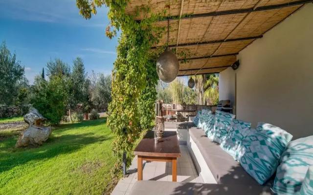 Spacious Villa With Infinity Pool