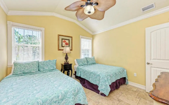 Anna Maria Island Surfside Bungalow