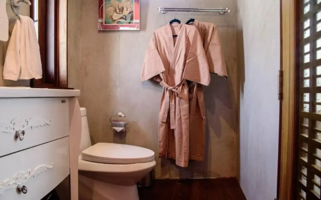 Rimrabeang Amphawa Cafe and Suite