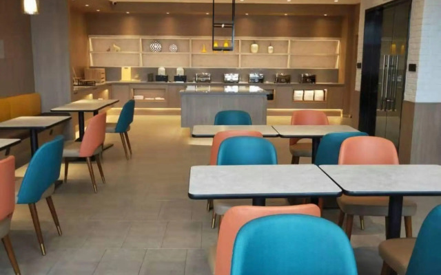 Hanting Hotel Nong'An Railway Station