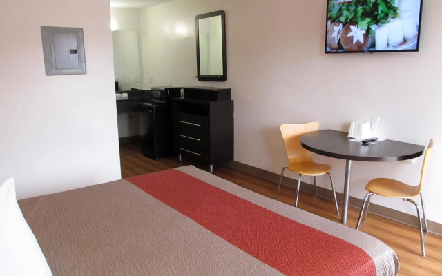 Motel 6 Greenville, SC