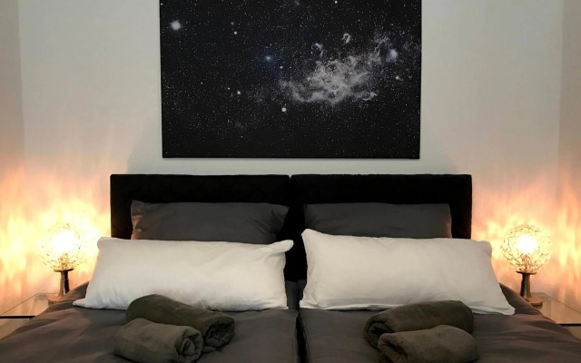 SPACE AGE Design-Luxus-Apartment, Terrasse, Zentral