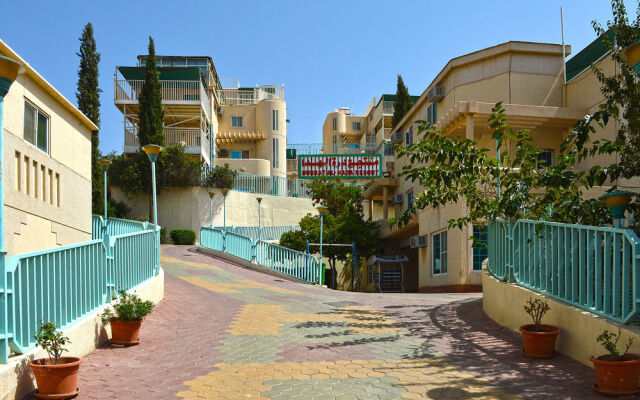 La Fontaine Durrat Al Hada Suites