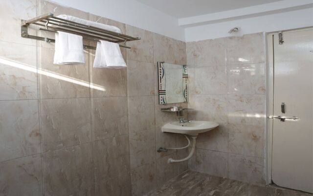 OYO 3260 Hotel Abhinav Palace