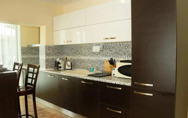 Cozy 1BD Apartment with a Spacious Terrace