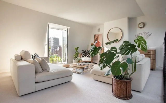 Macfarlane Road II by Onefinestay