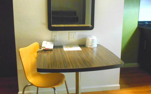 Studio 6 San Antonio, TX - Airport