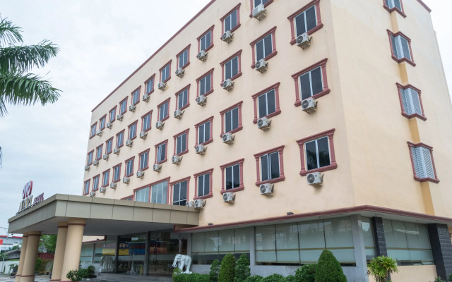 OYO 775 Aviari Hotel