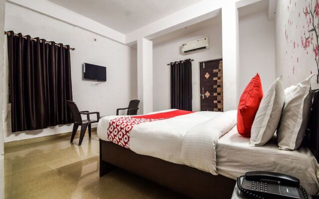 OYO 18738 Hotel Saniya