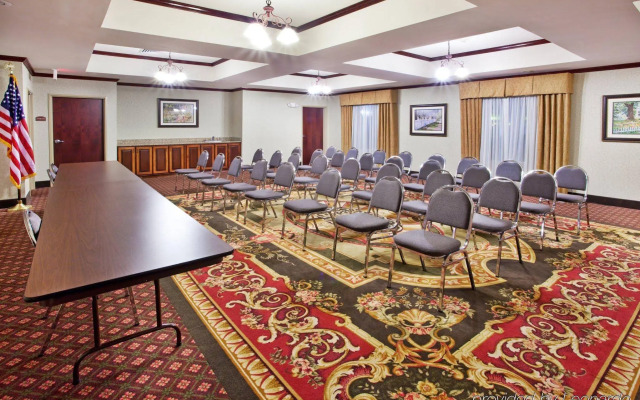 Holiday Inn Express Hotel & Suites Commerce-Tanger Outlets