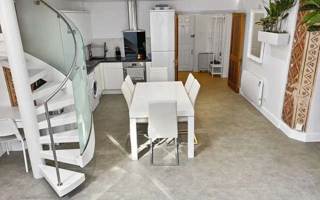 Rare 1-bed Church Converted Apartment in London