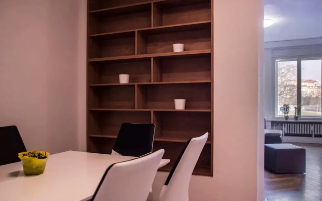 Exclusive Riverside Apartment In Heart Of Prague
