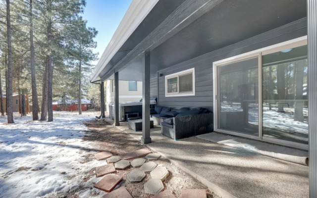 Chic Flagstaff Retreat w/ Fireplace & Patio!