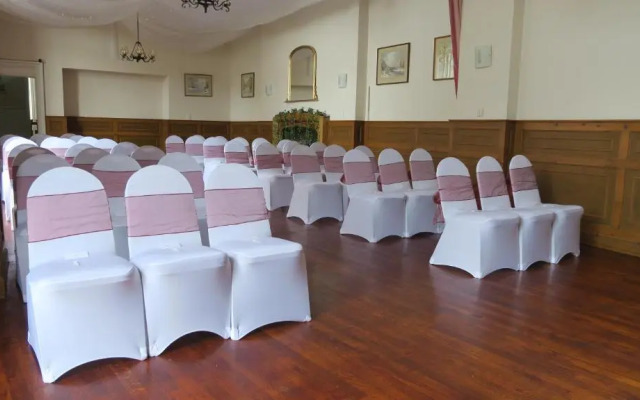 George and Abbotsford Hotel