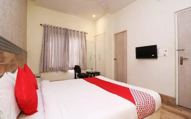 Hotel White Square by OYO Rooms