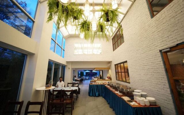 Blooming Hill Boutique Suites