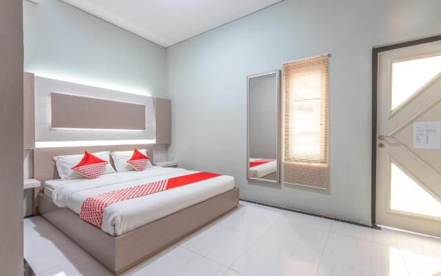 OYO Life 2658 Kost Rasyamada