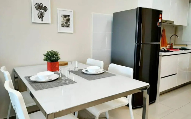 Homey Galleria Suite A 10 12