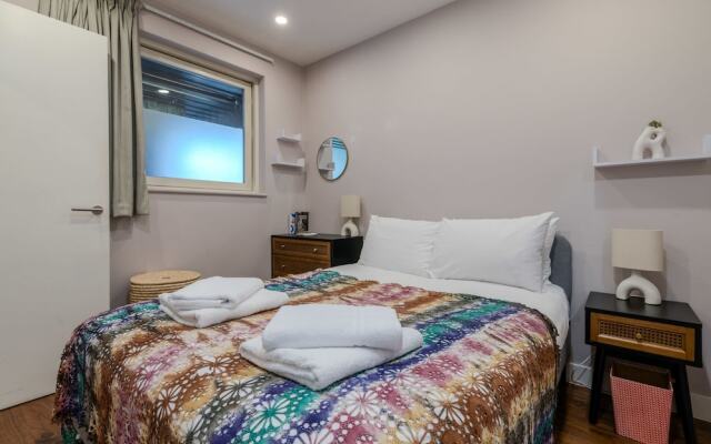 Beautiful Canal-side Flat in Hackney