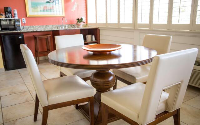 Best Western Plus Yacht Harbor Inn